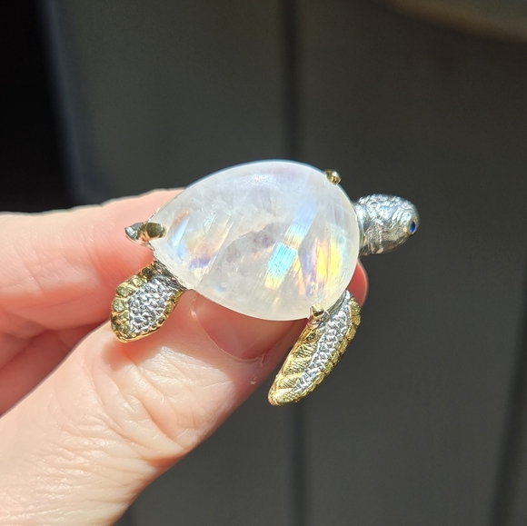 HOST PICK 🎉🎊 Moonstone 29k & Sapphire Sterling & gold sea turtle brooch NEW - Picture 7 of 7